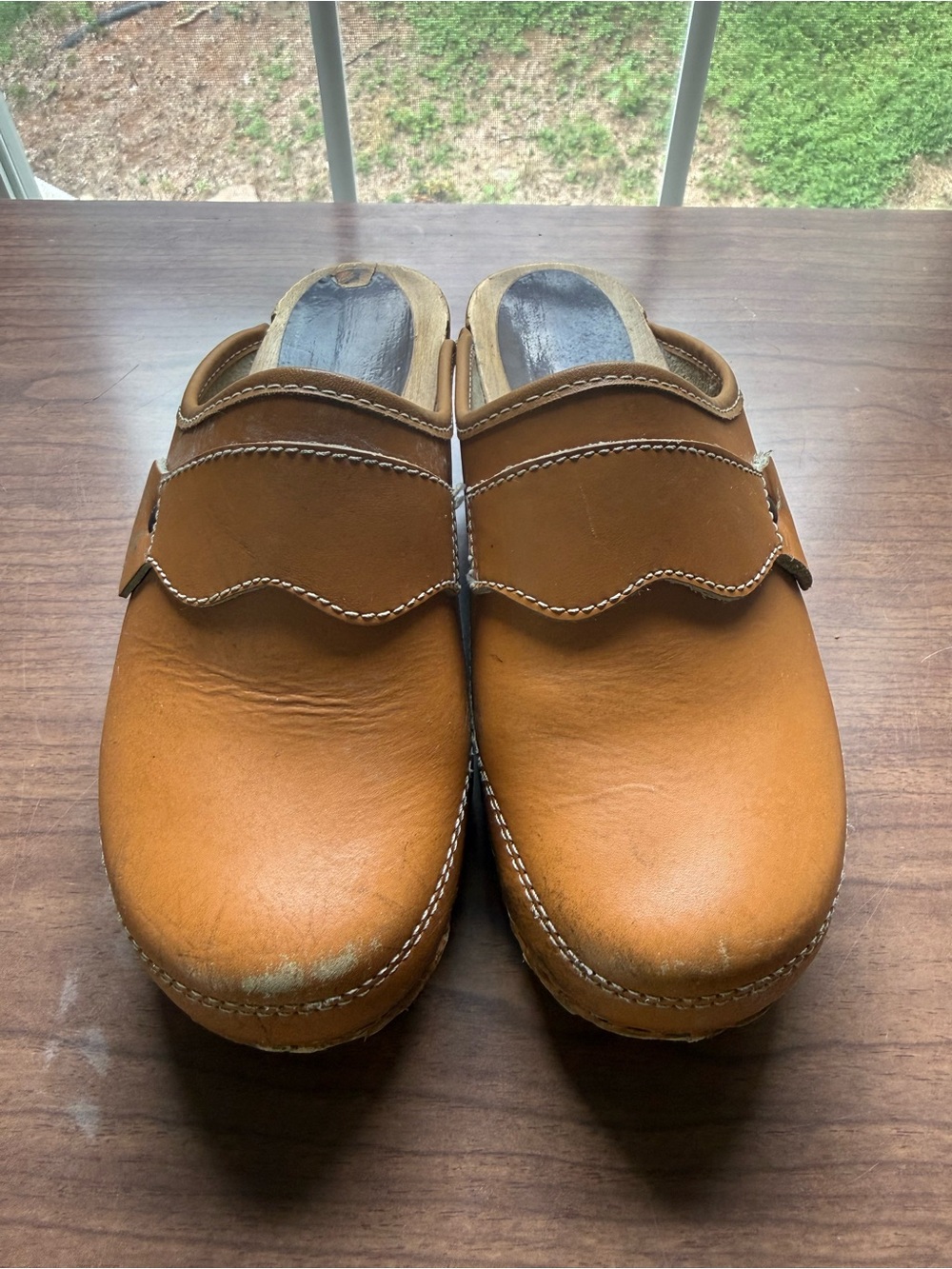 Vintage Danish Women's Tan Leather Mule Clogs